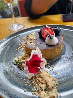 Vegan cake with peruvian chocolate and berries at Lounge del Brujo Centro Histórico in Arequipa