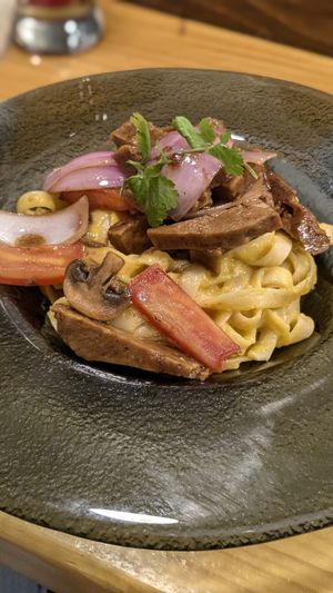 🍝 Pasta a la Huancaína con lomo saltado at Lounge del Brujo Centro Histórico in Arequipa