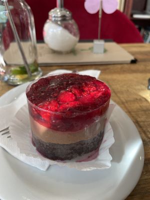 Raspberry tartlet   at Vox Libri in Vienna