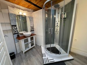 salle de douche Chambre 1 at Chez Ventura in Barjols