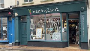   at hand:plant in Ilfracombe