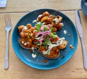 Super yummy posh beans on toast 🧡💛  at hand:plant in Ilfracombe