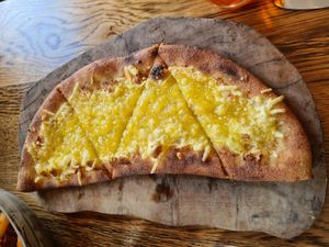 Vegan cheezy garlic bread at Toto in Newport