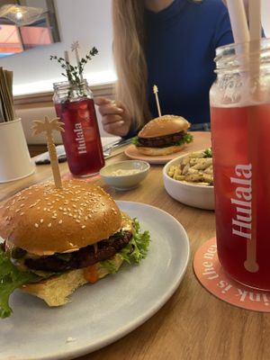 🍔🌱💚  at Hulala in Dusseldorf