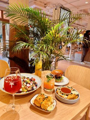 Lunch break in paradise at Hulala in Dusseldorf