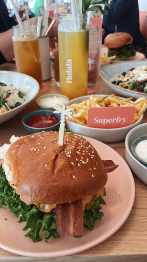 Bravocado Burger 🥓 🥑   at Hulala in Dusseldorf