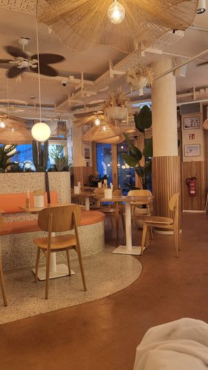 Wieso ist so leer? at Hulala in Dusseldorf