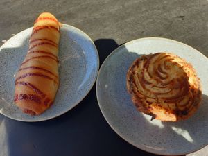 Hotdog pretzel (love the hotdog but the pretzel is quite sweet), and Shepherd's pie (tvp and veg): tasty, the potato topping was too dry at Mister Nice Guy's Bakeshop in Ascot Vale