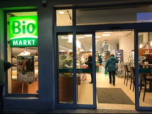 outside at Biomarkt Vier Jahreszeiten in Erlangen