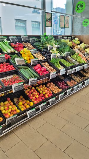 Fresh fruits and vegetables at Biomarkt Vier Jahreszeiten in Erlangen