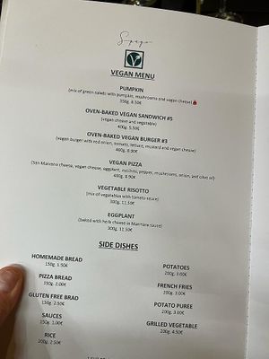 Eine Seite mit dem veganen Angebot    at Spago in Podgorica