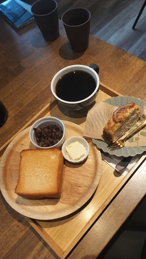 Lemon pound cake and sweet toast at Café Morning Box - カフェモーニングボックス in Osaka