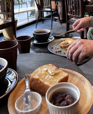 Ann butter toast and the French toast with some coffeee  at Café Morning Box - カフェモーニングボックス in Osaka