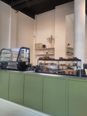 Bar at Crave Coffee & Bakery in Rotterdam