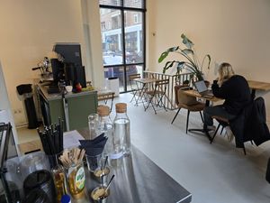 Interior at Crave Coffee & Bakery in Rotterdam