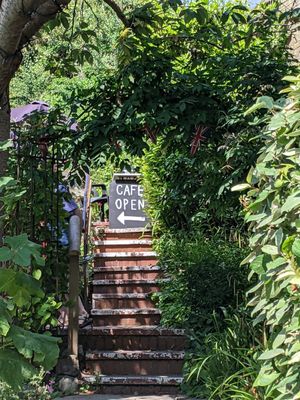 Entrance from street at Nincomsoup in Hythe