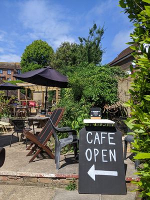 Rooftop garden at Nincomsoup in Hythe