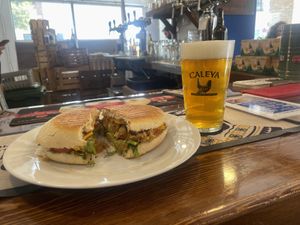 Campero Malagueños vegano con queso cheddar Violife y Heura  at El Campero Viajero in Madrid