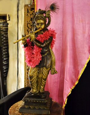 Статуя на сцене  at Jagannath na Taganke in Moscow