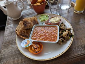 Vegan cooked breakfast at Copper Kettle in Cambridge