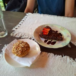 Muffin & brownie at Feelovesophy in Uvita