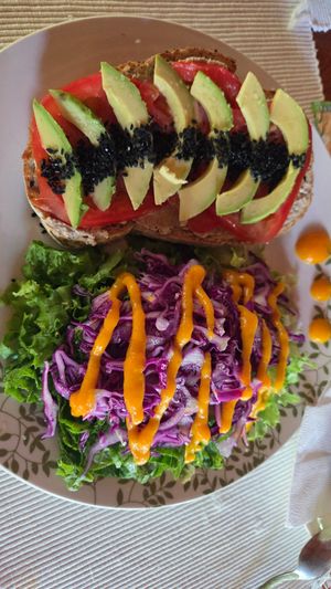 Tostada de aguacate at Feelovesophy in Uvita