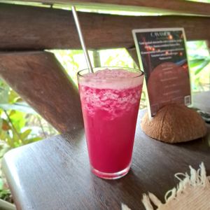 🩷❤️ Lemonade red fruit ❤️🩷 at Feelovesophy in Uvita