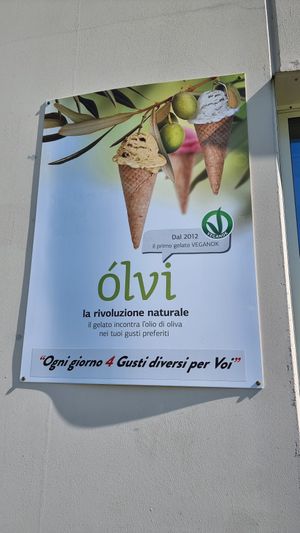 Ólvi at Gelateria Clo "Il Gelato Di Una Volta" in Verbania
