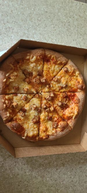 Vegan Buffalo chicken pizza at Toppers Pizza in Bloomington