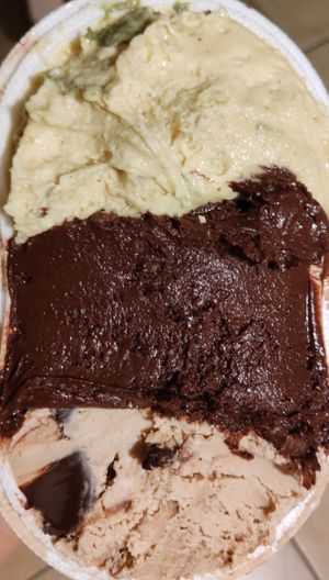 Cream with pistachio, chocolate and hazelnut with chocolate at Amato in Mornago