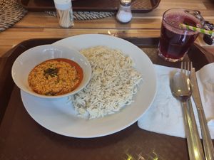 White rice and egusi soup, with hibiscus tea at Tribes by Nelz Pan in Bucharest