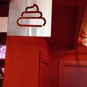 Baño. Sin confusiones. at La Sinsorga - Cultural Space in Bilbao