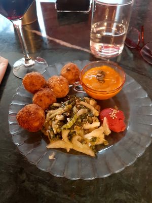 Bolitas de tempeh  at La Sinsorga - Cultural Space in Bilbao