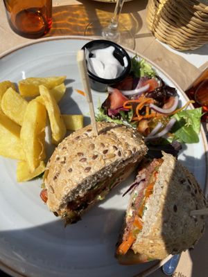 Pea protein meat like burger  at Arte y Sabor in Sevilla