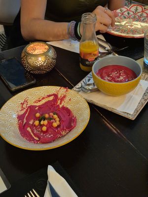 Beetroot hummus, beetroot salmorejo at Arte y Sabor in Sevilla