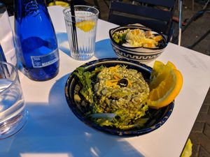 Lentil salad (medium) and mushroom salad (tapas size) at Arte y Sabor in Sevilla