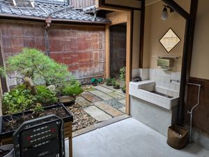 Small inner courtyard at Toriba Coffee in Kyoto