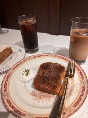   at Toriba Coffee in Tokyo