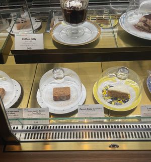 Labeled vegan options   at Toriba Coffee in Tokyo
