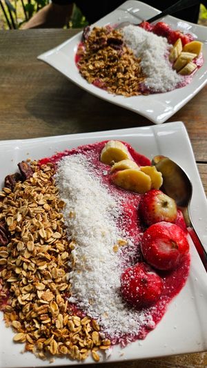 Very Berry Smoothie Bowls at Lori Restaurant & Deli in Dominical