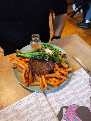 ste*k & sweet potato chips at The Good Grub in Eastbourne