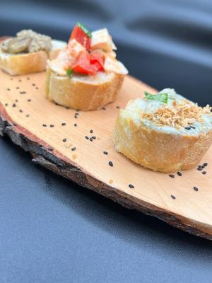 Fantasia di bruschette at PURA Smart Veg Farmhouse - Il Rifugio Pecorella in Alvignano