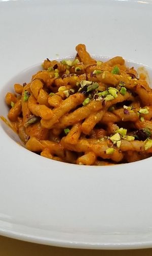 Fusilli con crema di peperoni e pistacchi 💚 at PURA Smart Veg Farmhouse - Il Rifugio Pecorella in Alvignano