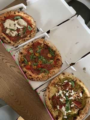 Gold Digger, Rocketboys & Soooo Pretty ❣️  at Pretty Pizza in Munich