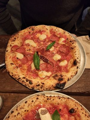 Evil pimp at Pretty Pizza in Munich
