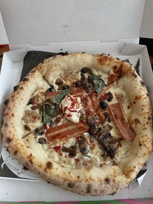 Super buenísima   at Pretty Pizza in Munich