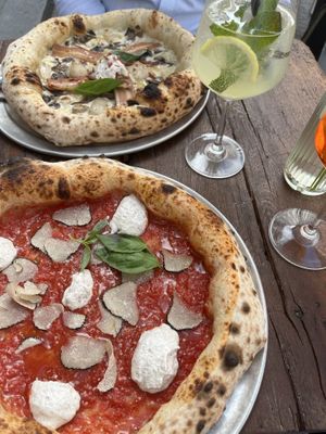 vegan truffle pizza   at Pretty Pizza in Munich