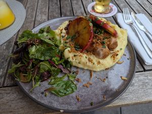 Veganes Himmel und Äd. Sehr lecker! at Moselstübchen in Cologne