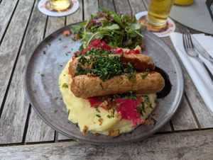 Vegane Bratwurst mit Sauerkraut und Kartoffelpüree. Auch sehr köstlich! at Moselstübchen in Cologne