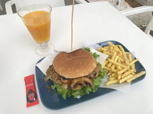 Hamburguesa vegana   at Encanto das Mordomas Café in Viana Do Castelo